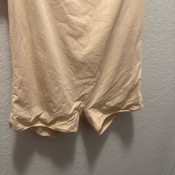 SKIMS Fits Everybody Lace Onesie Size 3X in clay - Picture 6 of 7